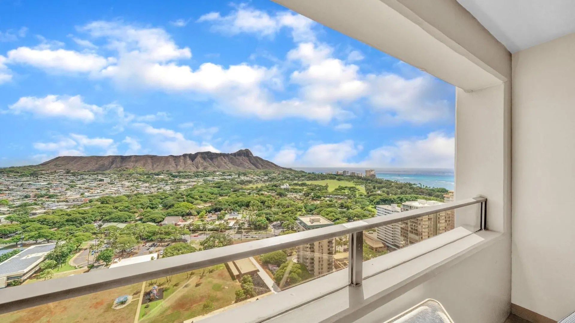 Renovated 2-Bedroom Condo With Ocean Views And Complimentary Parking Honolulu 0*,  USA